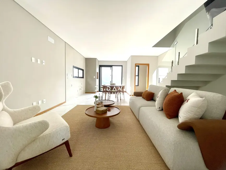 Foto 2 de Casa com 2 quartos à venda, 130m2 em Camobi, Santa Maria - RS