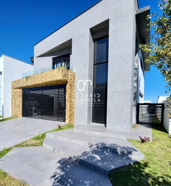 Foto 1 de Casa de Condomínio com 4 quartos à venda, 275m2 em Tomazetti, Santa Maria - RS