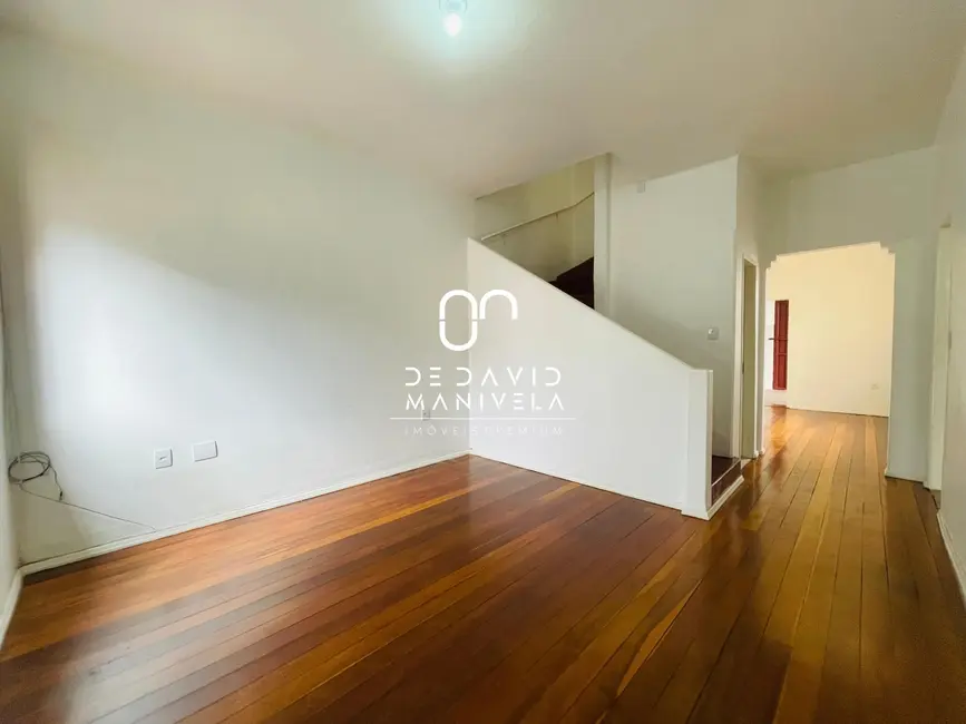 Foto 2 de Casa com 3 quartos para alugar, 180m2 em Centro, Santa Maria - RS