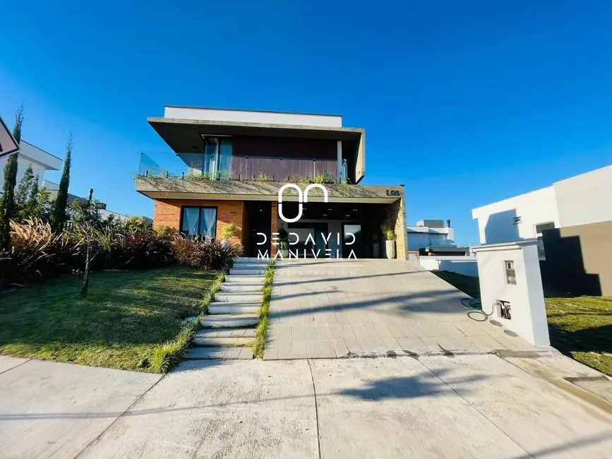 Foto 1 de Casa de Condomínio com 3 quartos à venda, 249m2 em Tomazetti, Santa Maria - RS