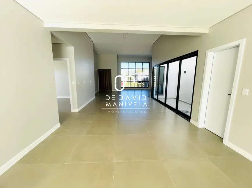 Casa com 3 quartos à venda, 194m2 em São José, Santa Maria - RS - imagem 8 Foto 8 de Casa com 3 quartos à venda, 194m2 em São José, Santa Maria - RS