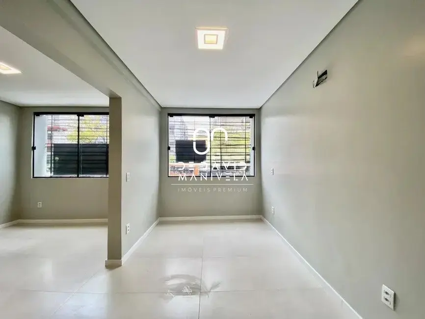 Foto 4 de Sala Comercial com 5 quartos para alugar, 90m2 em Nossa Senhora de Fátima, Santa Maria - RS