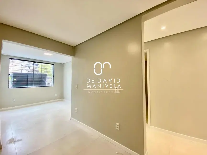 Foto 3 de Sala Comercial com 5 quartos para alugar, 90m2 em Nossa Senhora de Fátima, Santa Maria - RS