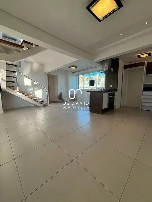 Cobertura com 3 quartos para alugar, 166m2 em Nossa Senhora de Fátima, Santa Maria - RS - imagem 3 Foto 3 de Cobertura com 3 quartos para alugar, 166m2 em Nossa Senhora de Fátima, Santa Maria - RS