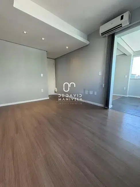 Cobertura com 3 quartos para alugar, 166m2 em Nossa Senhora de Fátima, Santa Maria - RS - imagem 8 Foto 8 de Cobertura com 3 quartos para alugar, 166m2 em Nossa Senhora de Fátima, Santa Maria - RS