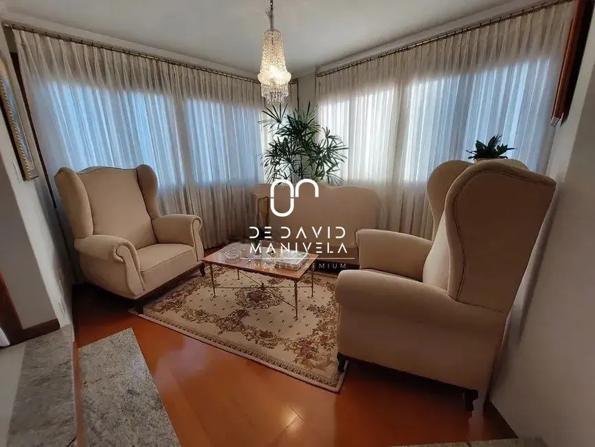 Apartamento com 4 quartos para alugar, 255m2 em Centro, Santa Maria - RS - imagem 9 Foto 9 de Apartamento com 4 quartos para alugar, 255m2 em Centro, Santa Maria - RS