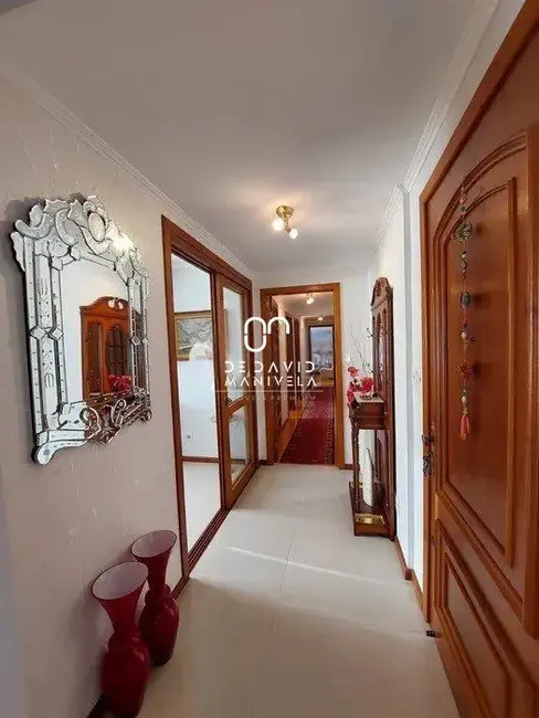 Apartamento com 4 quartos para alugar, 255m2 em Centro, Santa Maria - RS - imagem 8 Foto 8 de Apartamento com 4 quartos para alugar, 255m2 em Centro, Santa Maria - RS