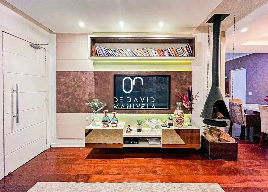 Casa com 4 quartos para alugar, 332m2 em Nossa Senhora de Lourdes, Santa Maria - RS - imagem 6 Foto 6 de Casa com 4 quartos para alugar, 332m2 em Nossa Senhora de Lourdes, Santa Maria - RS