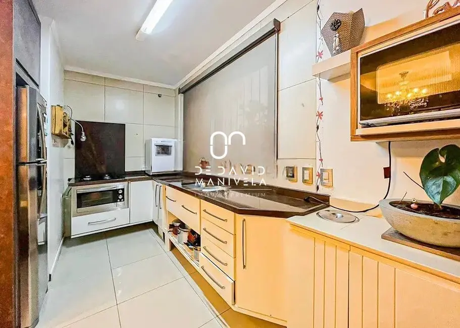 Casa com 4 quartos para alugar, 332m2 em Nossa Senhora de Lourdes, Santa Maria - RS - imagem 9 Foto 9 de Casa com 4 quartos para alugar, 332m2 em Nossa Senhora de Lourdes, Santa Maria - RS