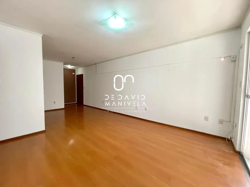 Foto 4 de Apartamento com 3 quartos para alugar, 120m2 em Nossa Senhora de Fátima, Santa Maria - RS