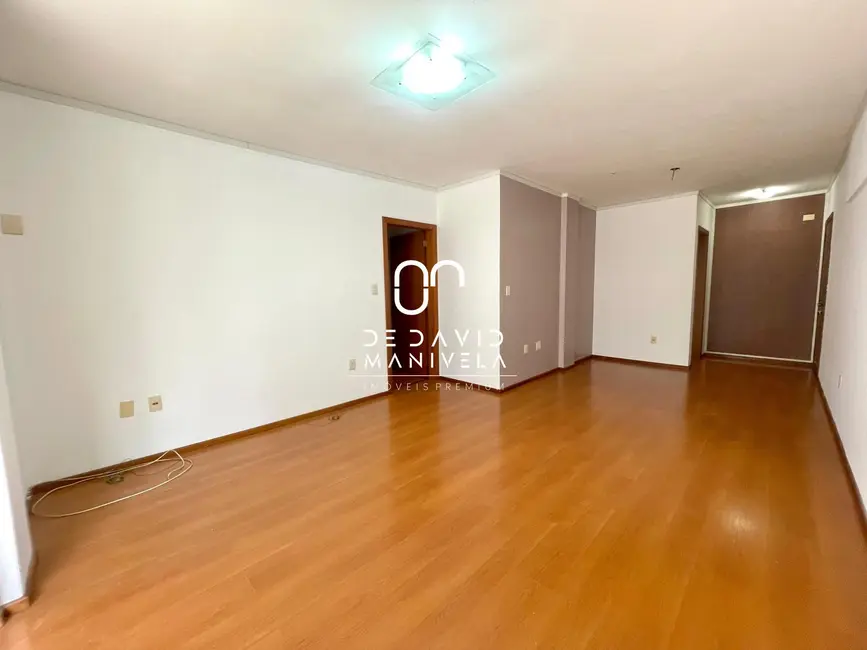 Foto 3 de Apartamento com 3 quartos para alugar, 120m2 em Nossa Senhora de Fátima, Santa Maria - RS