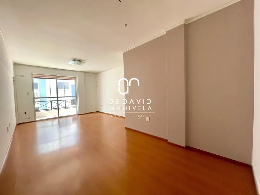 Foto 2 de Apartamento com 3 quartos para alugar, 120m2 em Nossa Senhora de Fátima, Santa Maria - RS