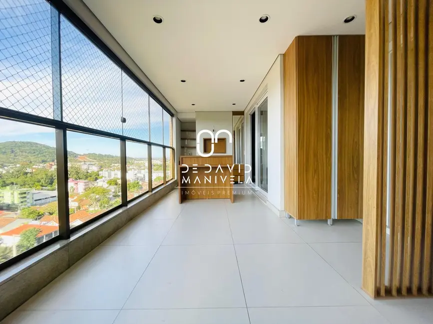Foto 2 de Apartamento com 3 quartos à venda, 170m2 em Nossa Senhora de Lourdes, Santa Maria - RS