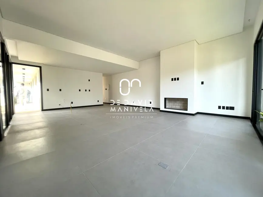 Casa de Condomínio com 3 quartos à venda, 195m2 em Camobi, Santa Maria - RS - imagem 3 Foto 3 de Casa de Condomínio com 3 quartos à venda, 195m2 em Camobi, Santa Maria - RS