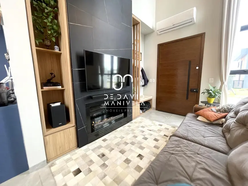 Foto 3 de Casa de Condomínio com 3 quartos à venda, 163m2 em Tomazetti, Santa Maria - RS