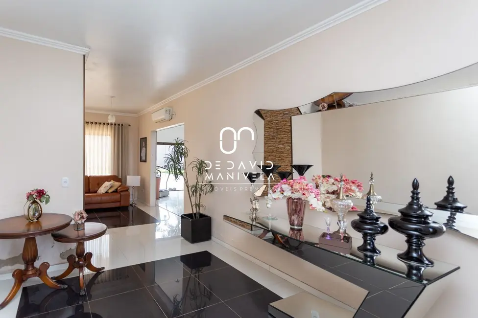 Casa com 5 quartos para alugar, 469m2 em Camobi, Santa Maria - RS - imagem 3 Foto 3 de Casa com 5 quartos para alugar, 469m2 em Camobi, Santa Maria - RS