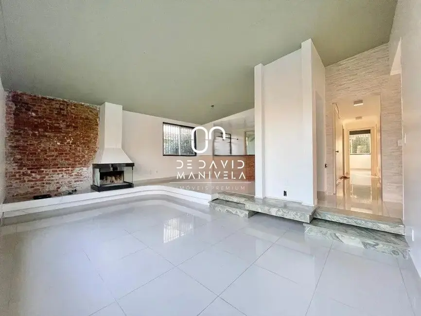 Casa com 4 quartos para alugar, 240m2 em Noal, Santa Maria - RS - imagem 4 Foto 4 de Casa com 4 quartos para alugar, 240m2 em Noal, Santa Maria - RS