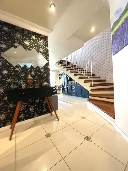Casa com 3 quartos à venda, 275m2 em Nossa Senhora de Lourdes, Santa Maria - RS - imagem 3 Foto 3 de Casa com 3 quartos à venda, 275m2 em Nossa Senhora de Lourdes, Santa Maria - RS