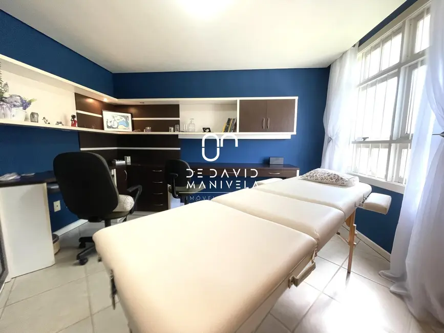 Casa com 3 quartos à venda, 275m2 em Nossa Senhora de Lourdes, Santa Maria - RS - imagem 4 Foto 4 de Casa com 3 quartos à venda, 275m2 em Nossa Senhora de Lourdes, Santa Maria - RS