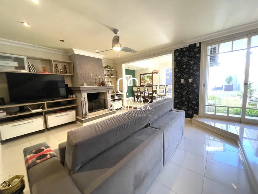 Casa com 3 quartos à venda, 275m2 em Nossa Senhora de Lourdes, Santa Maria - RS - imagem 7 Foto 7 de Casa com 3 quartos à venda, 275m2 em Nossa Senhora de Lourdes, Santa Maria - RS