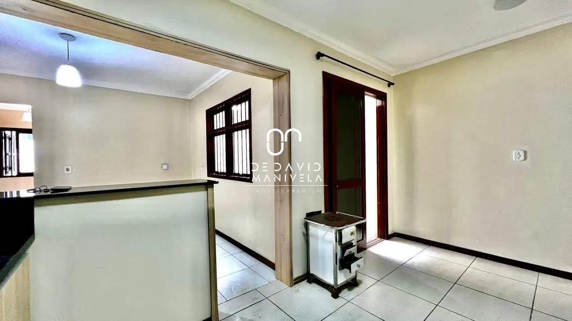 Foto 2 de Casa com 3 quartos à venda, 102m2 em Juscelino Kubitschek, Santa Maria - RS