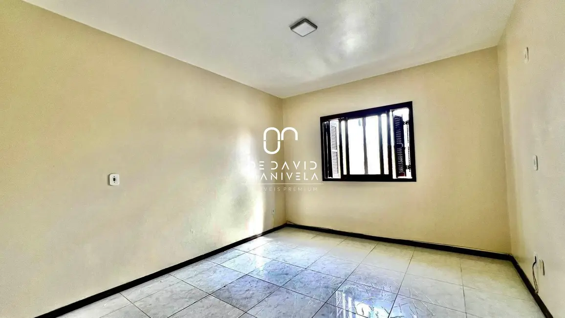 Foto 5 de Casa com 3 quartos à venda, 102m2 em Juscelino Kubitschek, Santa Maria - RS