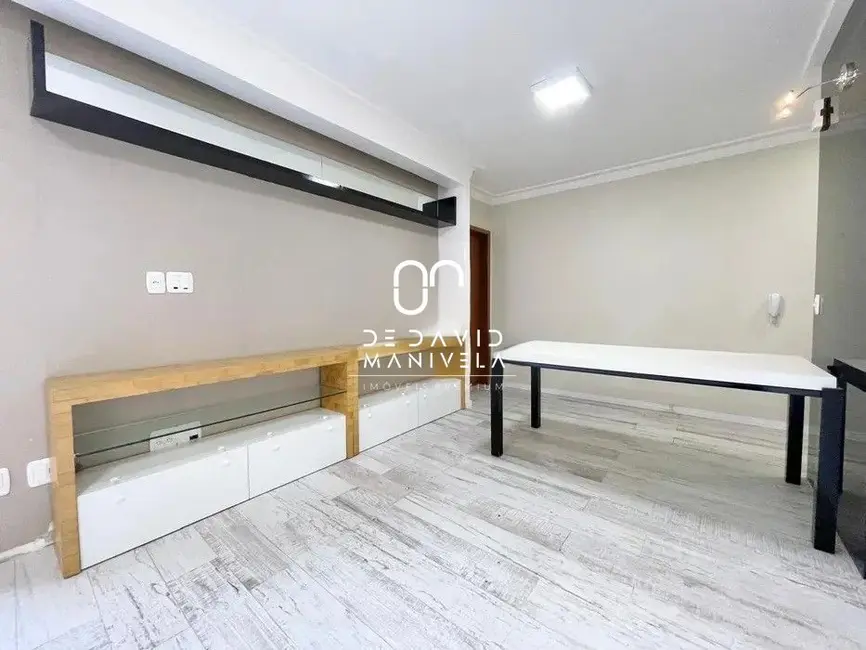 Apartamento com 3 quartos para alugar, 101m2 em Menino Jesus, Santa Maria - RS - imagem 6 Foto 6 de Apartamento com 3 quartos para alugar, 101m2 em Menino Jesus, Santa Maria - RS