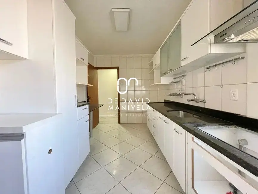 Apartamento com 3 quartos para alugar, 101m2 em Menino Jesus, Santa Maria - RS - imagem 9 Foto 9 de Apartamento com 3 quartos para alugar, 101m2 em Menino Jesus, Santa Maria - RS