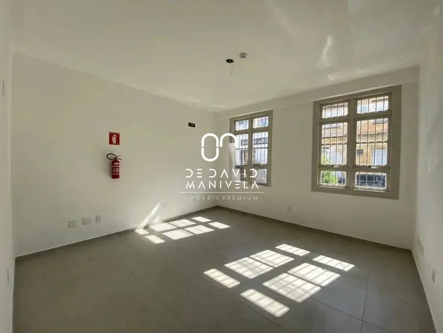 Prédio Inteiro com 13 quartos para alugar, 740m2 em Centro, Santa Maria - RS - imagem 9 Foto 9 de Prédio Inteiro com 13 quartos para alugar, 740m2 em Centro, Santa Maria - RS
