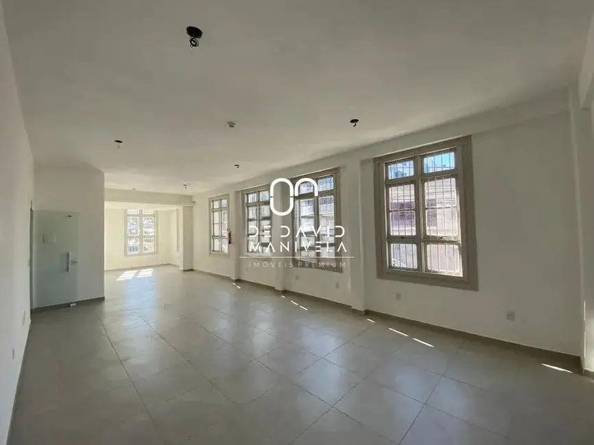 Prédio Inteiro com 13 quartos para alugar, 740m2 em Centro, Santa Maria - RS - imagem 6 Foto 6 de Prédio Inteiro com 13 quartos para alugar, 740m2 em Centro, Santa Maria - RS