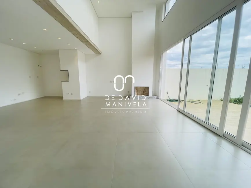 Casa com 3 quartos à venda, 200m2 em São José, Santa Maria - RS - imagem 5 Foto 5 de Casa com 3 quartos à venda, 200m2 em São José, Santa Maria - RS