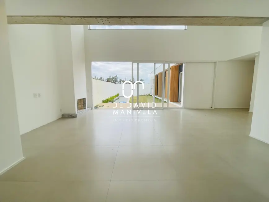 Casa com 3 quartos à venda, 200m2 em São José, Santa Maria - RS - imagem 8 Foto 8 de Casa com 3 quartos à venda, 200m2 em São José, Santa Maria - RS