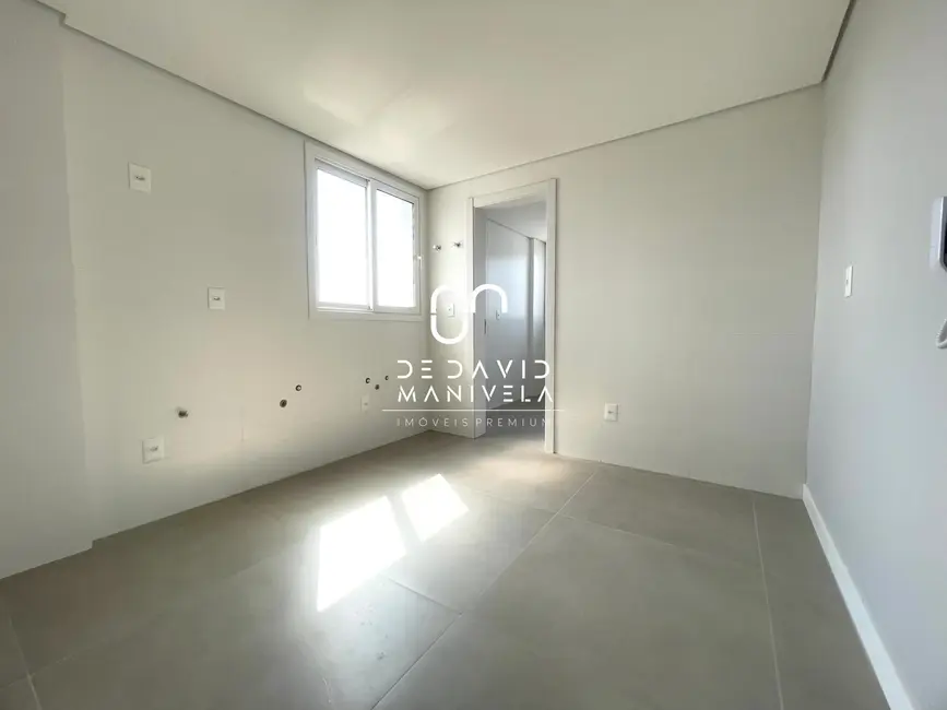 Foto 6 de Apartamento com 3 quartos à venda, 149m2 em Nossa Senhora Medianeira, Santa Maria - RS