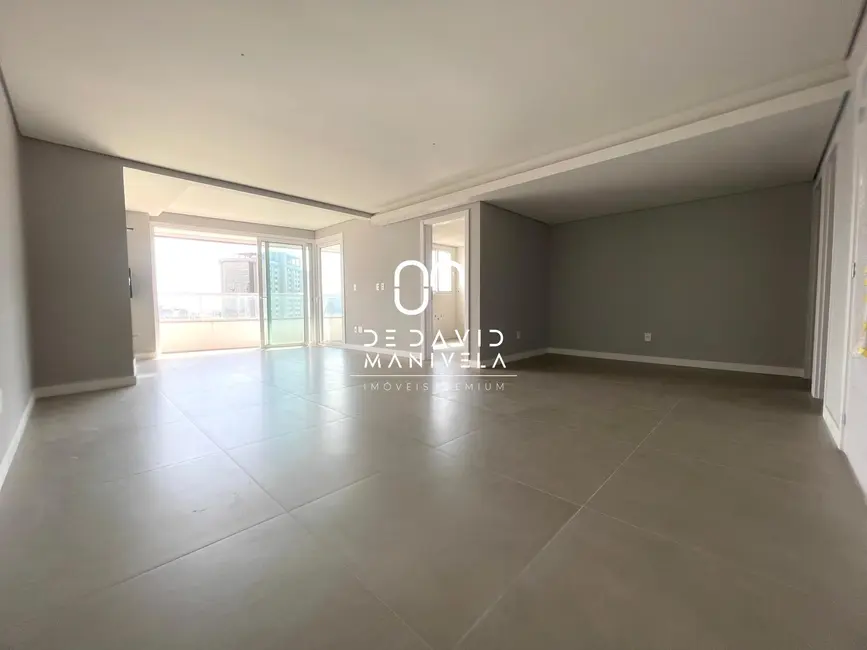 Foto 4 de Apartamento com 3 quartos à venda, 149m2 em Nossa Senhora Medianeira, Santa Maria - RS