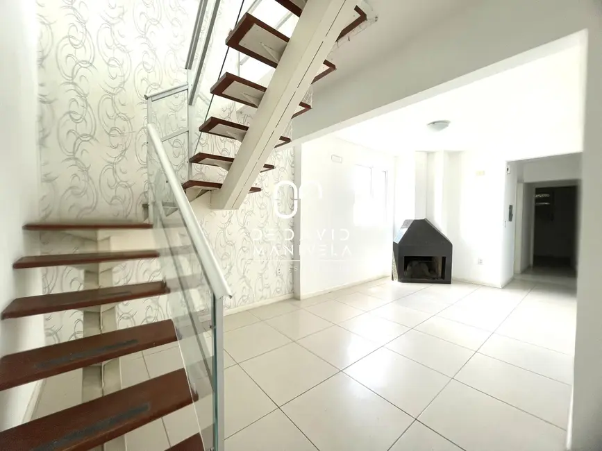 Cobertura com 3 quartos à venda, 147m2 em Nossa Senhora de Fátima, Santa Maria - RS - imagem 2 Foto 2 de Cobertura com 3 quartos à venda, 147m2 em Nossa Senhora de Fátima, Santa Maria - RS