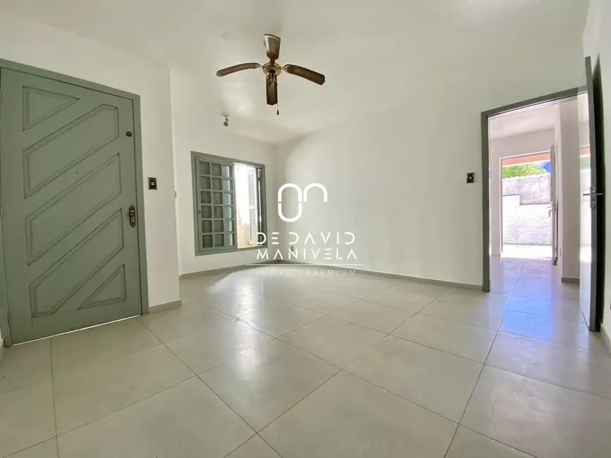 Casa com 4 quartos para alugar, 171m2 em Camobi, Santa Maria - RS - imagem 4 Foto 4 de Casa com 4 quartos para alugar, 171m2 em Camobi, Santa Maria - RS