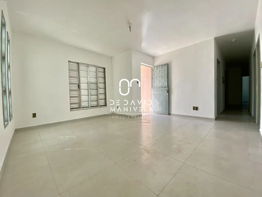 Casa com 4 quartos para alugar, 171m2 em Camobi, Santa Maria - RS - imagem 2 Foto 2 de Casa com 4 quartos para alugar, 171m2 em Camobi, Santa Maria - RS