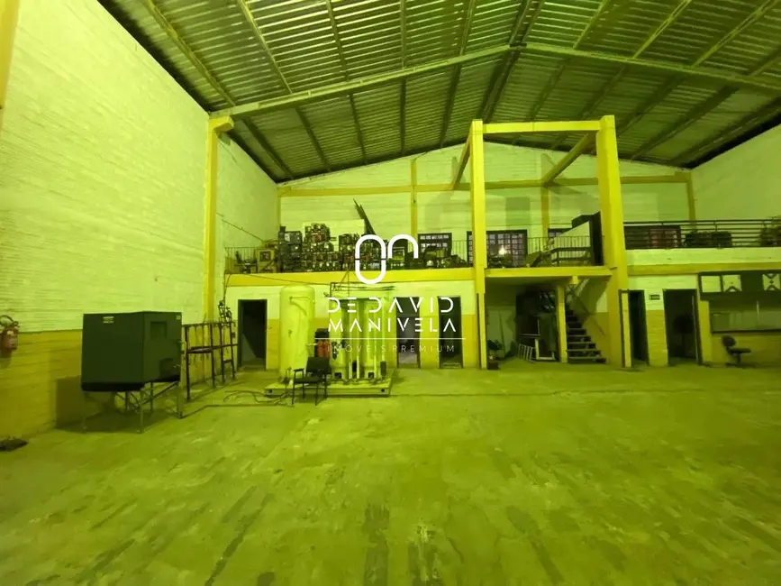 Armazém / Galpão com 1 quarto para alugar, 800m2 em Duque de Caxias, Santa Maria - RS - imagem 2 Foto 2 de Armazém / Galpão com 1 quarto para alugar, 800m2 em Duque de Caxias, Santa Maria - RS