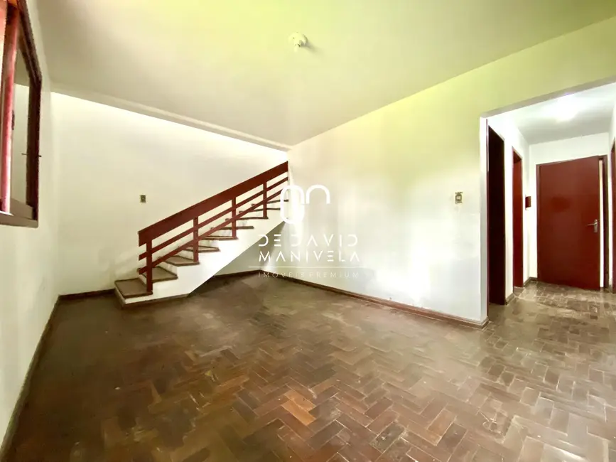 Casa com 3 quartos para alugar, 185m2 em Tomazetti, Santa Maria - RS - imagem 3 Foto 3 de Casa com 3 quartos para alugar, 185m2 em Tomazetti, Santa Maria - RS