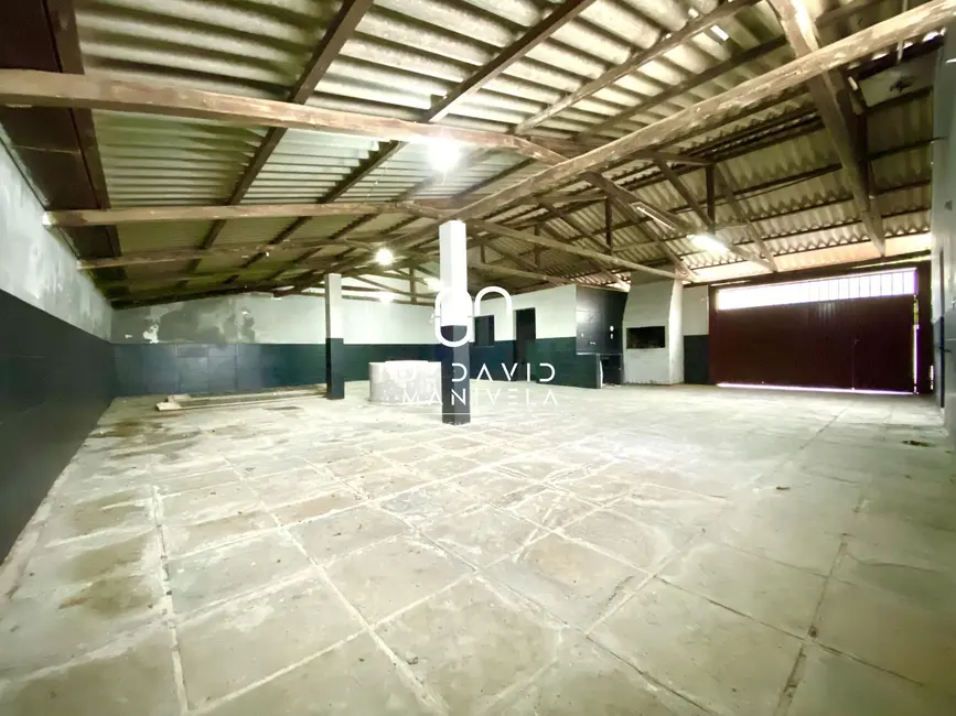 Casa com 3 quartos para alugar, 185m2 em Tomazetti, Santa Maria - RS - imagem 7 Foto 7 de Casa com 3 quartos para alugar, 185m2 em Tomazetti, Santa Maria - RS