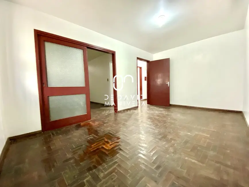 Casa com 3 quartos para alugar, 185m2 em Tomazetti, Santa Maria - RS - imagem 2 Foto 2 de Casa com 3 quartos para alugar, 185m2 em Tomazetti, Santa Maria - RS