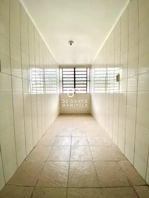 Casa com 3 quartos para alugar, 185m2 em Tomazetti, Santa Maria - RS - imagem 6 Foto 6 de Casa com 3 quartos para alugar, 185m2 em Tomazetti, Santa Maria - RS