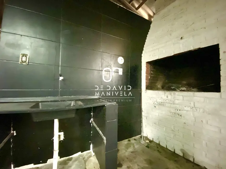 Casa com 3 quartos para alugar, 185m2 em Tomazetti, Santa Maria - RS - imagem 8 Foto 8 de Casa com 3 quartos para alugar, 185m2 em Tomazetti, Santa Maria - RS