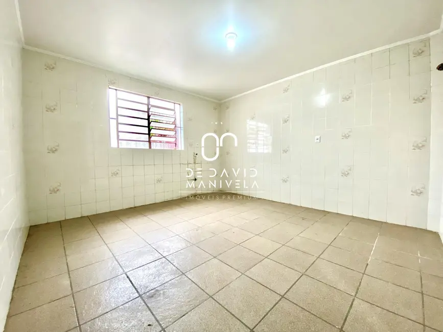 Casa com 3 quartos para alugar, 185m2 em Tomazetti, Santa Maria - RS - imagem 4 Foto 4 de Casa com 3 quartos para alugar, 185m2 em Tomazetti, Santa Maria - RS