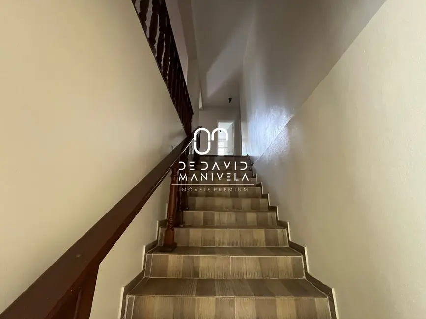 Casa com 3 quartos para alugar, 250m2 em Nossa Senhora das Dores, Santa Maria - RS - imagem 4 Foto 4 de Casa com 3 quartos para alugar, 250m2 em Nossa Senhora das Dores, Santa Maria - RS