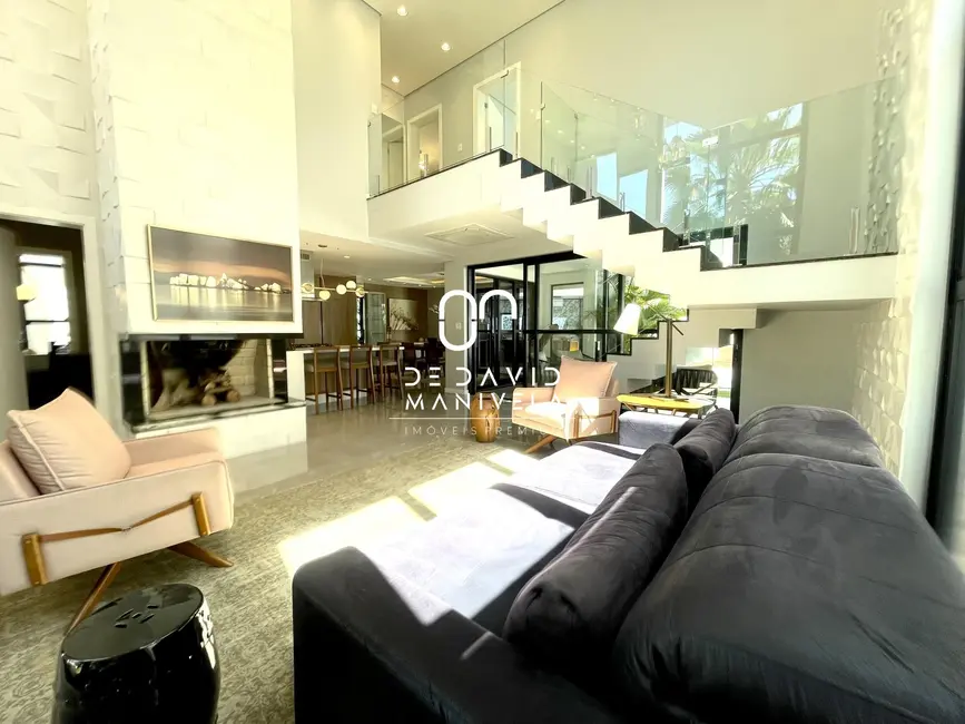 Foto 6 de Casa de Condomínio com 3 quartos à venda, 290m2 em Tomazetti, Santa Maria - RS