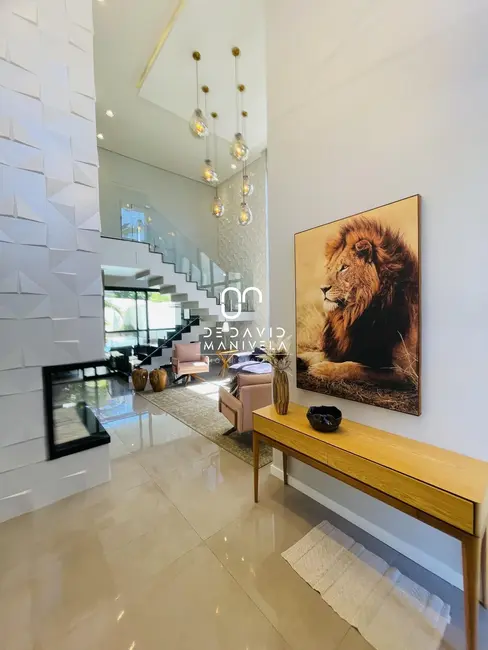 Foto 3 de Casa de Condomínio com 3 quartos à venda, 290m2 em Tomazetti, Santa Maria - RS