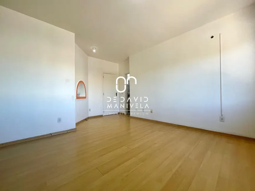 Casa com 3 quartos para alugar, 160m2 em Duque de Caxias, Santa Maria - RS - imagem 6 Foto 6 de Casa com 3 quartos para alugar, 160m2 em Duque de Caxias, Santa Maria - RS