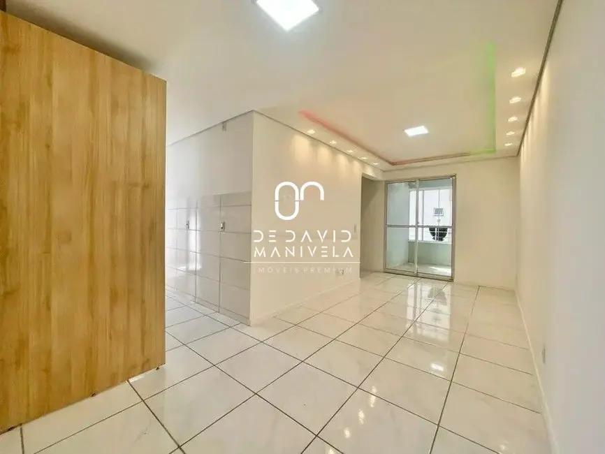 Foto 2 de Apartamento com 2 quartos para alugar, 70m2 em Bonfim, Santa Maria - RS