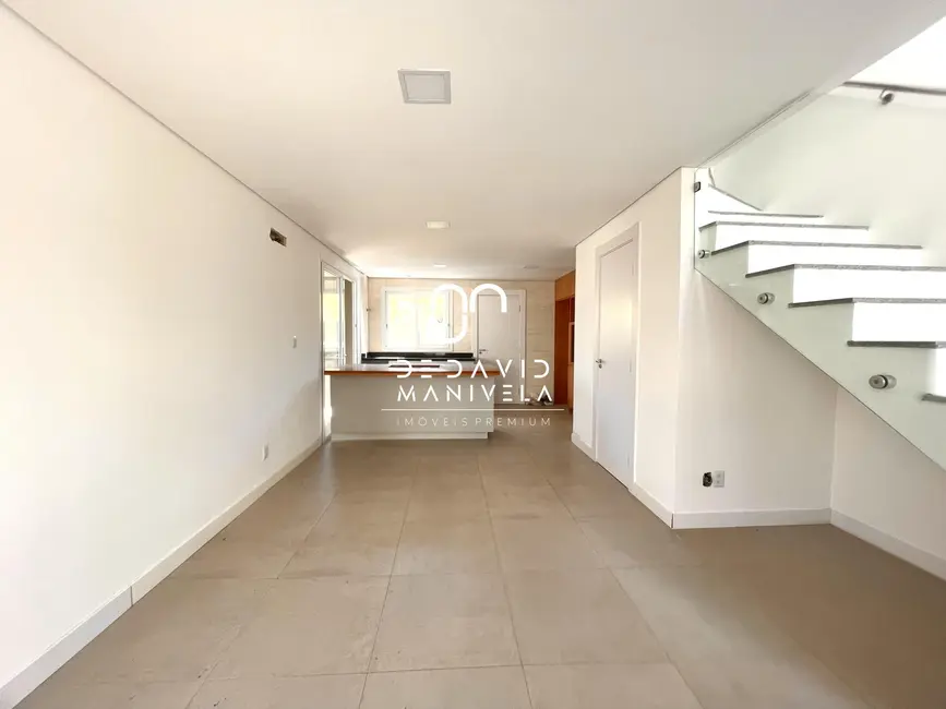 Foto 3 de Casa de Condomínio com 3 quartos para alugar, 141m2 em Diácono João Luiz Pozzobon, Santa Maria - RS